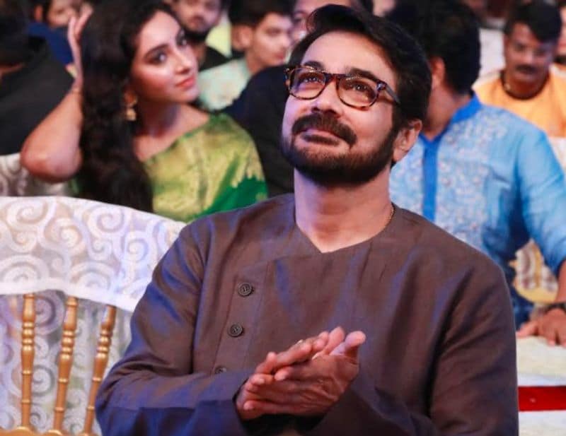 <p>এদিন সন্ধ্যায় বিশেষ অতিথির আসনে উপস্থিত থাকবেন প্রসেনজিৎ চট্টোপাধ্যায়। </p>