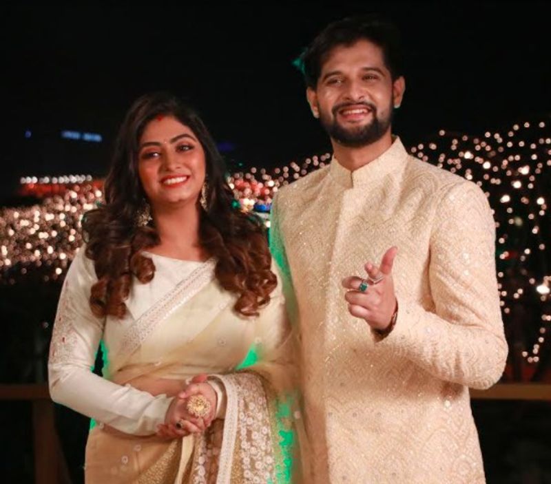<p>মিলবে জুটির নাচও। প্রিয় জুটির মধ্যে থাকছে কৃষ্ণকলি, থাকবে কি করে বলবো তোমায়, থাকছে আলো ছায়া। </p>