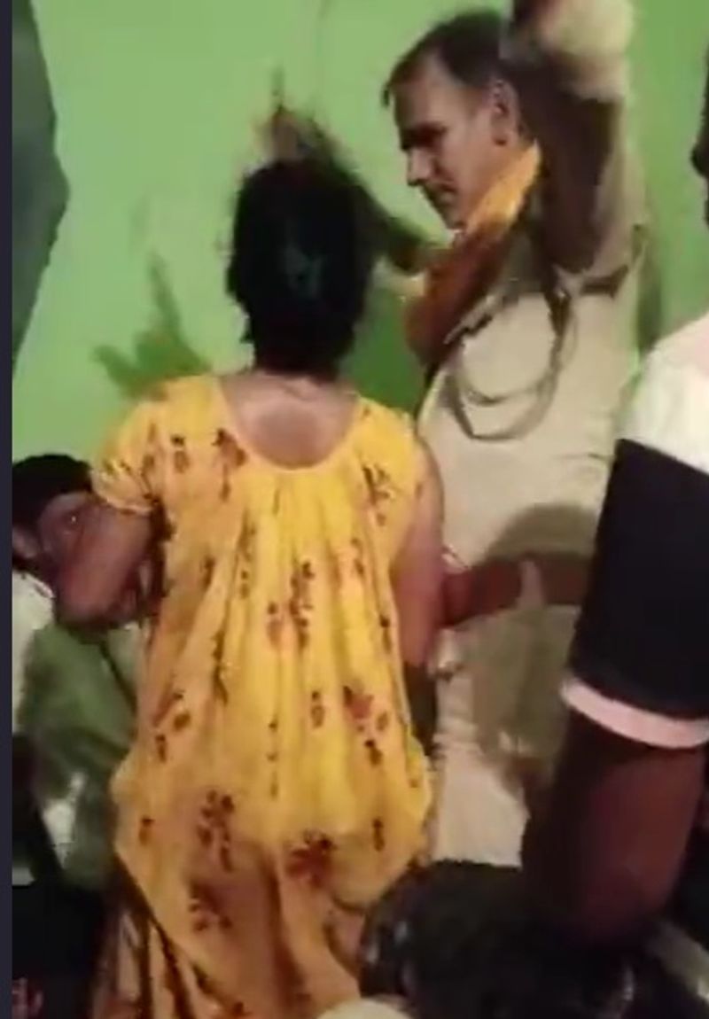 बता दें कि बिहार में शराब खरीद और बिक्री पर पूरी तरह से रोक लगा है। साथ ही इसका कड़ाई से पालन कराने के लिए पुलिस को जिम्मेदारी सौंपी गई है। 