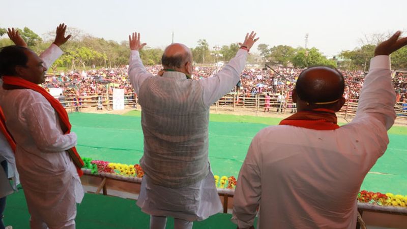 <p>All eyes are on battleground Nandigram, where West Bengal Chief Minister Mamata Banerjee has locked horns with her protege-turned-rival Suvendu Adhikari.</p>