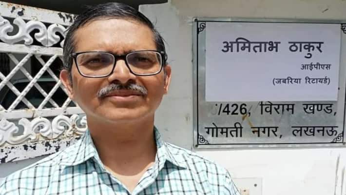 IPS Amitabh Thakur wrote on the name plate of his house - Jabariya Retired ASA IPS Amitabh Thakur wrote on the name plate of his house - Jabariya Retired ASA