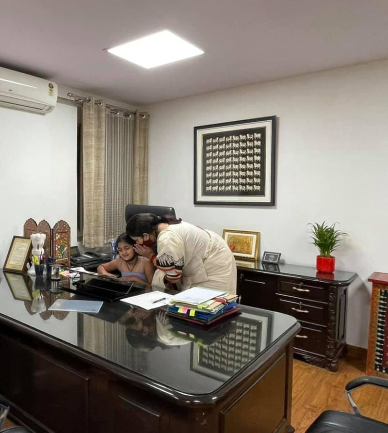 <p>ತಮ್ಮ ಮಗಳಂತೆ ನನ್ನ ಮಗಳನ್ನು ಟ್ರೀಟ್ ಮಾಡಿದರು.</p>