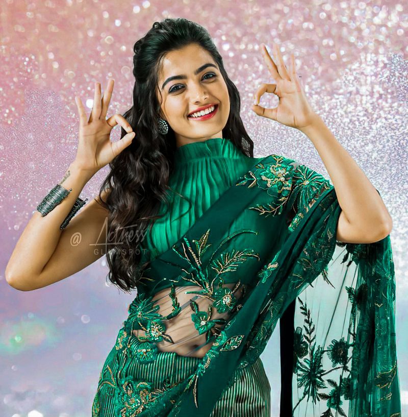 రష్మీకా మందన్నా ఇటీవల బాలీవుడ్ ఆఫర్స్ ని సొంతం చేసుకుంది. సిద్ధార్థ్ మల్హోత్రాతో కలిసి `మిస్టర్ మజ్ను` చిత్రంలో నటిస్తుంది. దీంతోపాటు అమితాబ్తో కలిసి మరో సినిమా చేయబోతుందని టాక్. ఈ సినిమాల షూటింగ్లు ముంబయిలో జరుగుతుండటంతో విజయ్, రష్మిక కలుసుకుంటున్నారని టాక్.