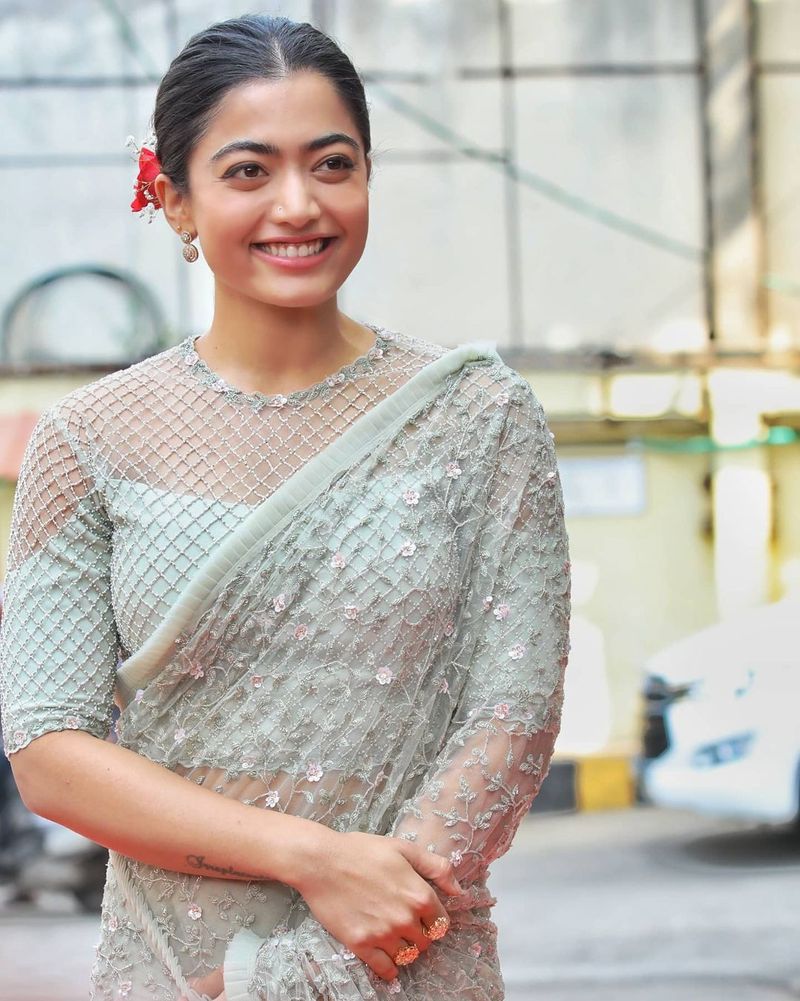 ఈ సందర్భంగా ఆమె దిగిన ఫోటో షూట్ ఫోటోలు ఫ్యాన్స్ ని విశేషంగా ఆకట్టుకుంటున్నాయి.