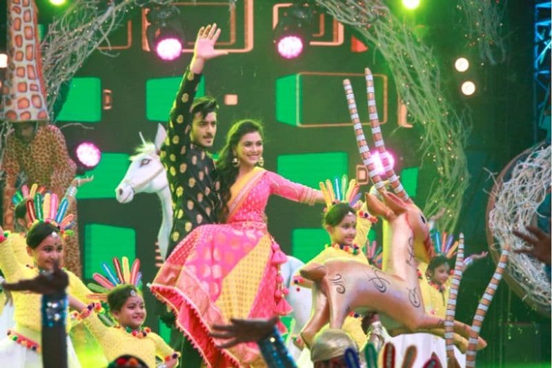<p>রবিবার ৫.৩০ থেকে শুরু হবে রেড কার্পেট। আর সাতটা থেকে শুরু হবে ধামাকাদার সোনার সংসার উৎসব। </p>