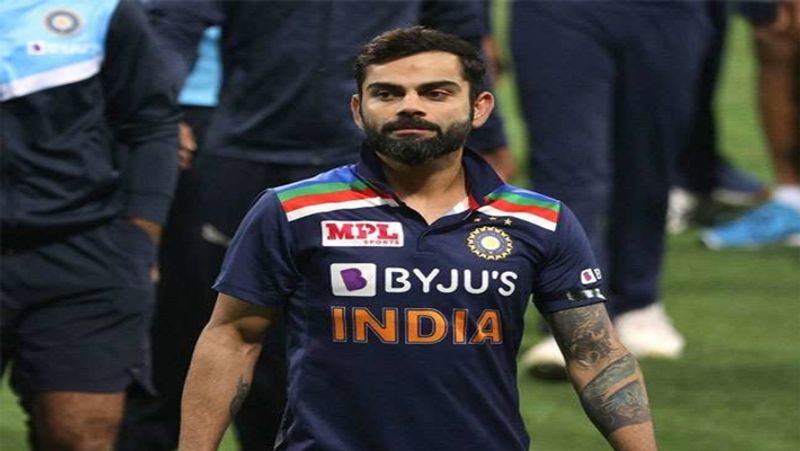 बता दें कि कोहली ने वनडे में आखिरी बार शतक नवंबर 2019 में बांग्लादेश के खिलाफ मारा था। उन्होंने 1 साल 125 दिन से इंटरनेशनल क्रिकेट में सेंचुरी नहीं मारी है। फैंस को अब कोहली के शतक का इंतजार है।