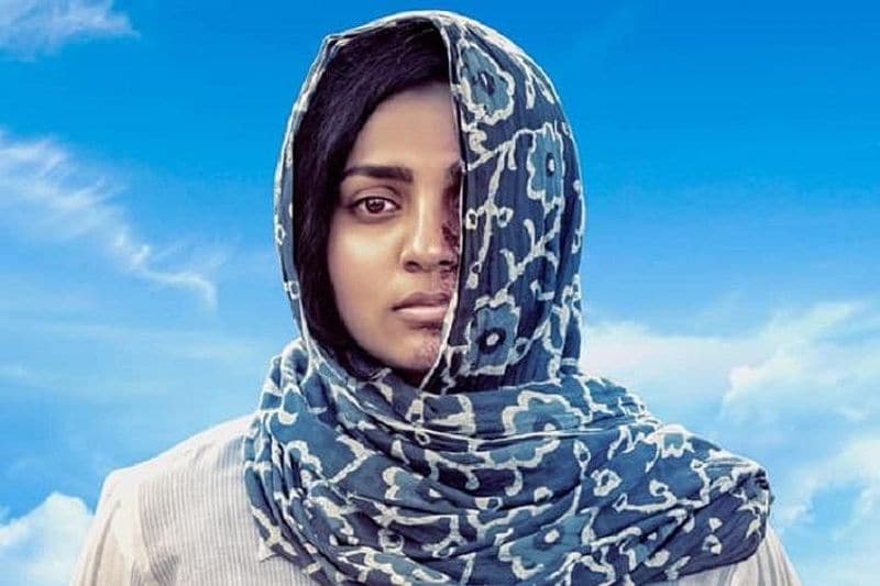 Parvathy in Uyare (Malyalam)
The film about surviving an acid attack deserved all the attention and awards this year. It was also one of those rarest films that narrate the story of dealing with a toxic relationship in the name of love. Pallavi, played by Parvathy, was a performance with high regards that deserved every bit of attention. (Parvathy in Uyare)
