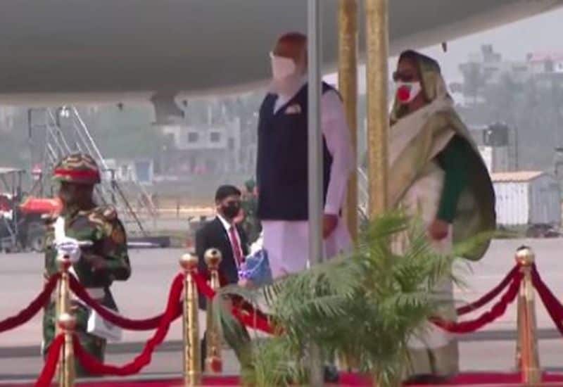 বাংলাদেশের স্বাধীনতার ৫০ বছর ও বঙ্গবন্ধু শেখ মুজিবুর রহমানের জন্মশতবর্ষ উজ্জাপন উপলক্ষে এবার মোদীর ঢাকা সফর। দুদিনের কর্মসূচিতে ঠাসা কর্মসূচি রয়েছে প্রধানমন্ত্রীর।