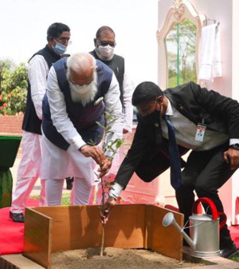 এছাড়াও দু’দিনের এই সফরের মাঝে প্রধানমন্ত্রী নরেন্দ্র মোদী যাবেন সাতক্ষীরার ঈশ্বরীপুরে। সেখানে মতুয়া সমাজের ধর্মগুরু হরিচাঁদ ঠাকুরের পৈত্রিক ভিটে দর্শন করবেন।