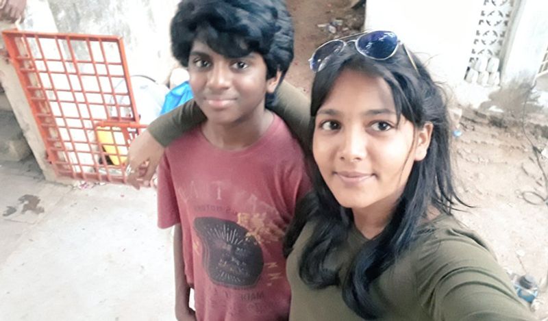 अब Suchismita कटक में ही अपनी मां संग रहती हैं। वो अपने घर में अकेली कमाने वाली हैं और पिता का भी निधन हो चुका है। ऐसे में उनके पास मोमोस बेचने के अलावा कोई दूसरा विकल्प नहीं बचा।

