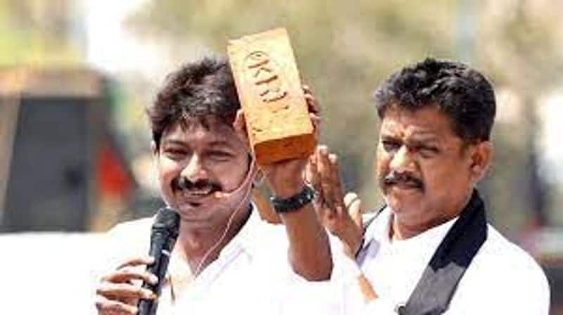 Udayanithi who is throwing a brick similar to AIIMS hospital... Actor Senthil attacked..!