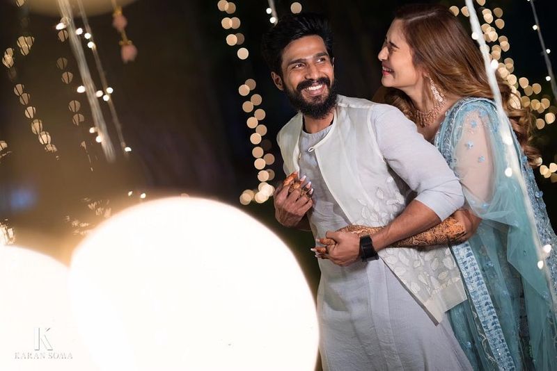 ஜூவாலா கட்டா ஐதராபாத்தில் வசித்து வருகிறார். லாக்டவுன் சமயத்தில் இருவரும் ஒருவரை ஒருவர் சந்திக்க முடியாமல் சோகத்தில் இருந்த நிலையில், தற்போது தளர்வுகள் அறிவிக்கப்பட்டுள்ளதால் ஜூவாலாவை பார்க்க விஷ்ணு விஷால் ஐதராபாத்திற்கும், ஜூவாலா சென்னைக்கும் அவ்வப்போது பறந்து வந்தனர். 
