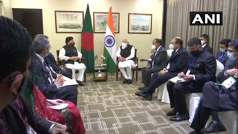 <p style="text-align: justify;">তারপর বাংলাদেশের বিদেশমন্ত্রী একে আব্দুল মোমিন-এর সঙ্গে বৈঠক করেন প্রধানমন্ত্রী।</p>
<p style="text-align: justify;"> </p>