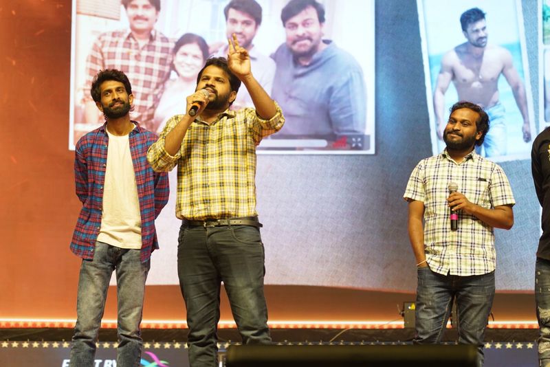 ఈ ఈవెంట్లో హైపర్ ఆది, రచ్చ రవి పాల్గొని కామెడీని పంచారు. పంచ్లతో మోతమోగించారు.