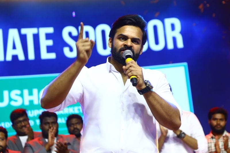 రామ్చరణ్ బర్త్ డే వేడుకలో మాట్లాడుతున్న సాయితేజ్.