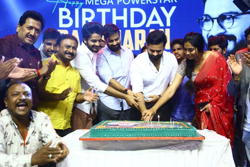 రామ్చరణ్ బర్త్ డే వేడుకల్లో స్పెషల్ ఎట్రాక్షన్గా బిగ్బాస్ బ్యూటీ దివి.