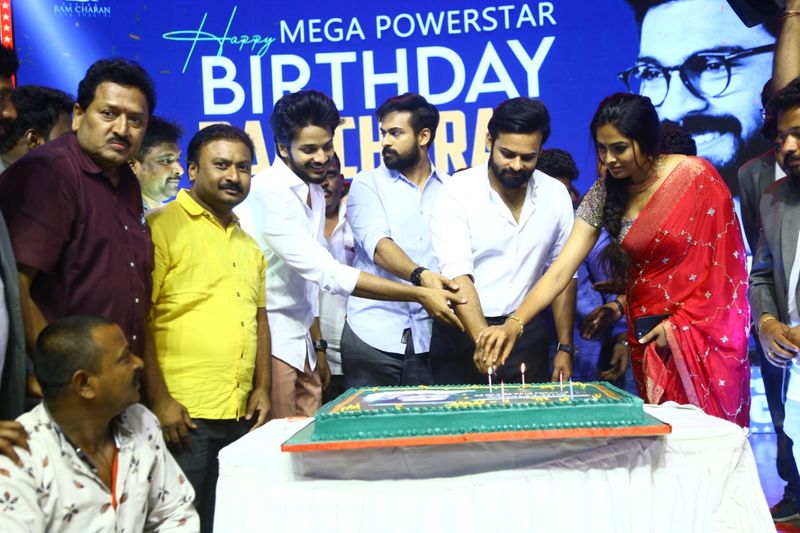 రామ్చరణ్ బర్త్ డే వేడుకలు.