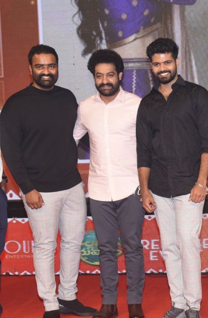 రొమాంటిక్ కామెడీగా రూపొందిన చిత్రమిది. చాలా చిన్నగా చేసిన ప్రయత్నమైనా ఆకట్టుకునేలా ఉంది. రొమాంటిక్ కామెడీ చిత్రాల్లో ఇదొక స్పెషాలిటీని సొంతం చేసుకుందని చెబుతున్నారు. ఈ చిత్రం సరదాగా సాగిపోతుందని, అక్కడక్కడ ఉక్కిరి బిక్కిరి చేస్తుందని అంటున్నారు. జెన్యూన్ కామెడీ అలరిస్తుందని టాక్. అయితే ఈ చిత్రాన్ని నడిపించిన విధానం చాలా కొత్తగా ఉంటుందంటున్నారు. సత్య, వైవా హర్ష మధ్య వచ్చేసన్నివేశాలు కడుపుబ్బా నవ్విస్తాయట. హిలేరియస్ కామెడీని పంచారని చెబుతున్నారు.