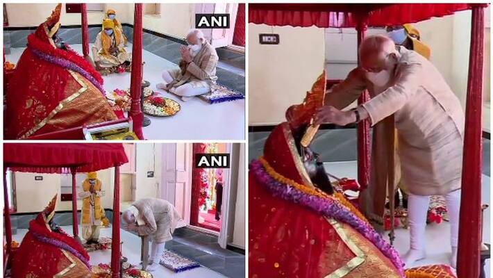Narendra Modi offers prayers at Jeshoreshwari Kali Temple in Ishwaripur Narendra Modi offers prayers at Jeshoreshwari Kali Temple in Ishwaripur