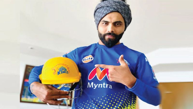 చెన్నై సూపర్ కింగ్స్ తరుపున 100 వికెట్లు పూర్తి చేసుకున్న రవీంద్ర జడేజా, ఒకే మ్యాచ్లో 50+ స్కోరు, మూడు వికెట్లు పడగొట్టిన మొట్టమొదటి చెన్నై ప్లేయర్గా కూడా రికార్డు క్రియేట్ చేశాడు.