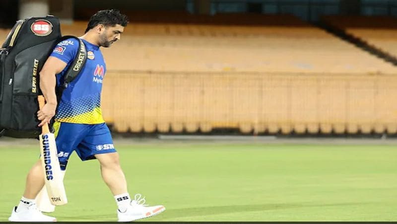 గత సీజన్లో ఏడో స్థానంలో నిలిచిన చెన్నై సూపర్ కింగ్స్, ఈసారి ఆఖరి స్థానంలో నిలుస్తుందని తేల్చాడు. సరైన బ్యాట్స్మెన్, బౌలర్ లేకపోవడం చెన్నై బలహీనతని తేల్చాడు...
