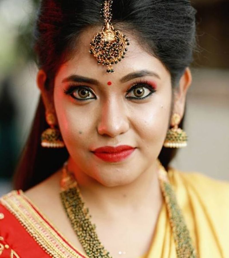 ஸ்ருதியின் அழகை மெருகேற்றும் நகைகள் 