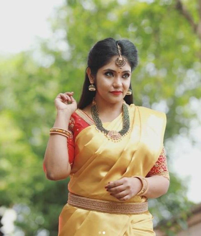 எளிமையான சேலையிலும் செம்ம அழகு 