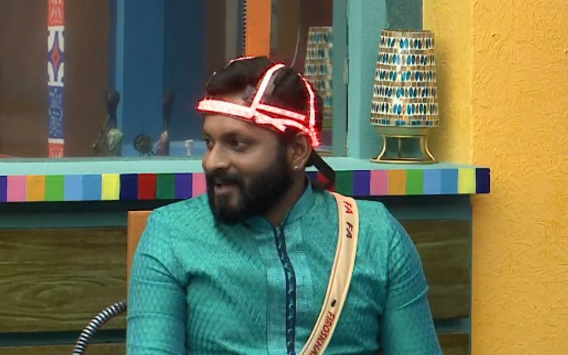 ഏത് മത്സരാര്ഥിയുടെ ഗെയിം പാറ്റേണ് കണ്ടാണ് എതിരാളിയെന്ന് തോന്നിയത് എന്നായിരുന്നു മാന്ത്രിക കസേരിയിലിരുന്ന കിടിലൻ ഫിറോസിനോട് അഡോണി ചോദിച്ചത്.