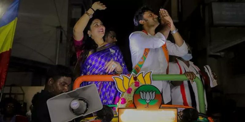 பிக்பாஸ் வீட்டிலிருந்து வெளியே வந்த கையோடு தன்னுடன் மியாவ் படத்தில் நடித்தவரும் அந்த படத்தின் தயாரிப்பாளருமான வீராவை திருமணம் செய்து கொண்ட இவர், சில படங்களில் நடித்து வரும் நிலையில், அரசியலிலும் கவனம் செலுத்த துவங்கியுள்ளார்.