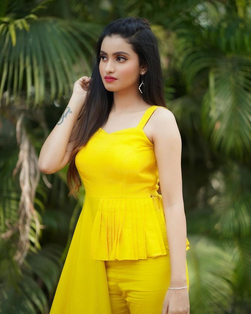 ఈ షో మొత్తంలో ఓ వైపు రష్మీ, సుధీర్, మరోవైపు దీపికా, హైపర్ ఆది ల మధ్య వచ్చే సన్నివేశాలు హైలైట్గా నిలుస్తుంటాయి.ఆడియెన్స్ కి మరింతగా వినోదాన్ని పంచుతున్నాయి.
