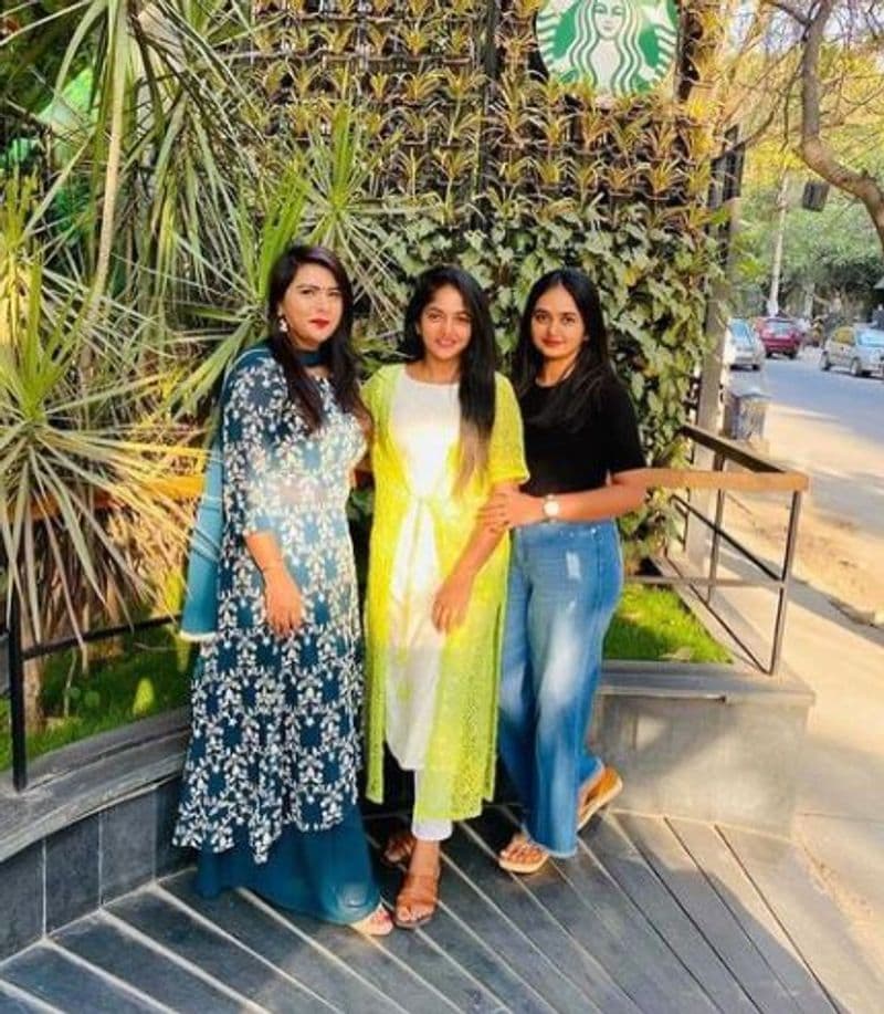 'ಇದು ತ್ರಿಕೋನ ಪ್ರೇಮ ಕಥೆ ಅಲ್ಲ. ಈ ಸಿನಿಮಾದಲ್ಲಿ ನಾಲ್ವರು ನಟರಿದ್ದಾರೆ. ಸಿನಿಮಾದ ಕಥೆಯೂ ಅಷ್ಟೇ ವಿಭಿನ್ನವಾಗಿದೆ. ನಾಲ್ವರು ನಟರಿಗೂ ಸಮಾನ ಪ್ರಮಾಣದ ಆದ್ಯತೆ ಸಿನಿಮಾದಲ್ಲಿ ಇದೆ,' ಎಂದು ಸಿನಿಮಾದ ನಿರ್ದೇಶಕಿ ಹಾಗೂ ನಿರ್ಮಾಪಕಿ ವಿಸ್ಮಯಾ ಗೌಡ ಹೇಳಿದರು.