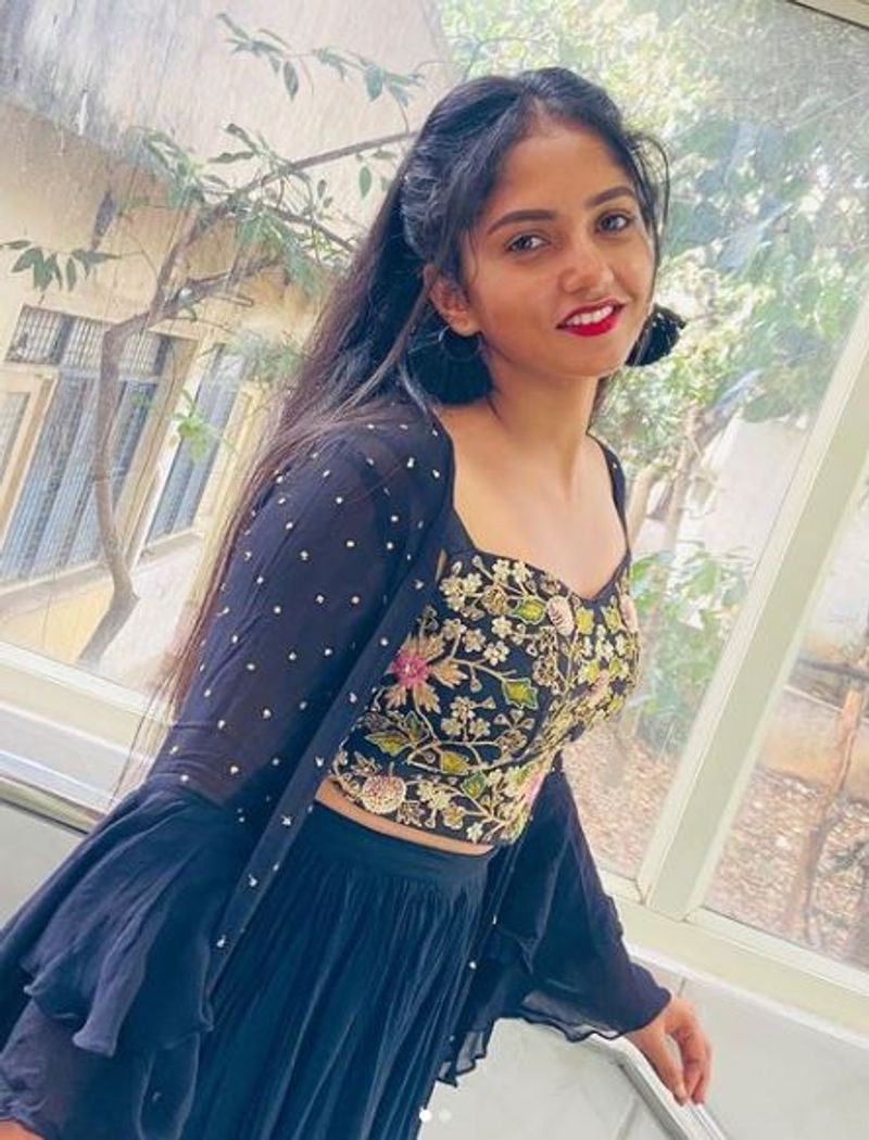 'ಕಿರುತೆರೆಗಿಂತ ಭವ್ಯಾ ಇಲ್ಲಿ ಭಿನ್ನವಾಗಿ ಕಾಣಿಸಿಕೊಳ್ಳಲಿದ್ದಾರೆ. ನೀವು ಈ ಮೊದಲು ನೋಡಲು ಸಾಧ್ಯವಾಗಿರದಷ್ಟು ಬೇರೆ ರೀತಿಯಲ್ಲೇ ಭವ್ಯಾ ಈ ಸಿನಿಮಾದಲ್ಲಿ ಕಾಣಿಸಿಕೊಳ್ಳಲಿದ್ದಾರೆ,' ಎಂದು ತಿಳಿಸಿದ್ದಾರೆ.