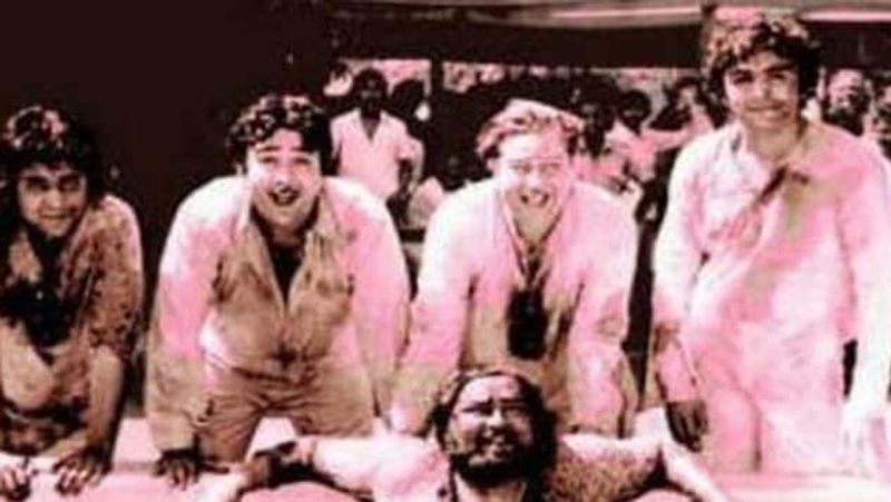 राज कपूर की चर्चित होली पार्टी का आयोजन हर साल आरके स्टूडियो में हुआ करता था। इसमें बॉलीवुड से करीब-करीब हर दिग्गज शामिल होते लेकिन एक सुपरस्टार हमेशा इस पार्टी से दूर ही रहता था।