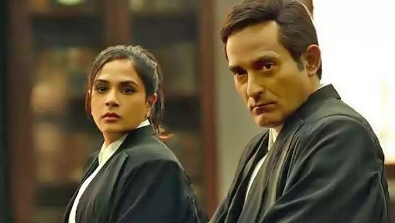 अक्षय खन्ना ने 2017 में एक इंटरव्यू के दौरान शादी न करने की वजह बताई थी। अक्षय के मुताबिक, मैं कमिटमेंट नहीं कर सकता और इसी वजह से मैं लंबे समय तक किसी एक रिलेशनशिप में नहीं रह सकता। 