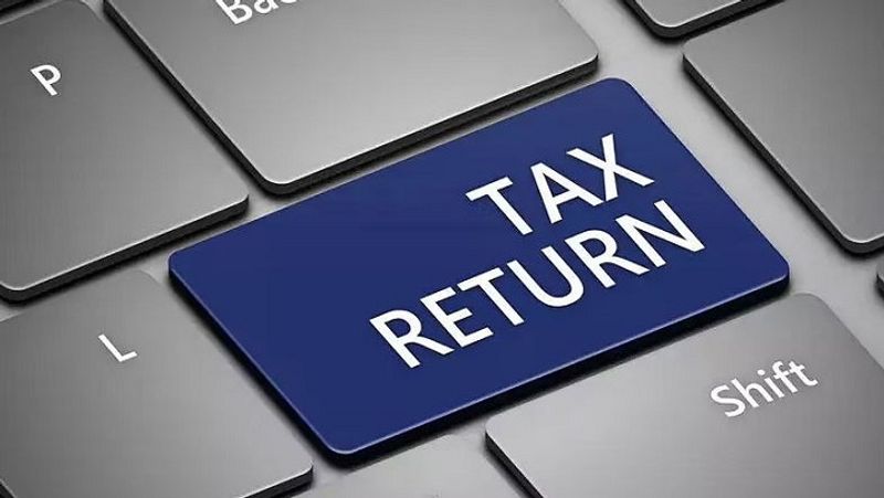 कर्मचारियों की सुविधा के लिए और इनकम टैक्स रिटर्न फाइल करने की प्रॉसेस को आसान बनाने के लिए टैक्सपेयर्स को अब 1 अप्रैल 2021 से प्री-फील्ड आईटीआर (ITR) फॉर्म दिया जाएगा। इससे आईटीआर फाइल करना आसान हो जाएगा और ज्यादा लोग इसे दाखिल करेंगे। (फाइल फोटो)