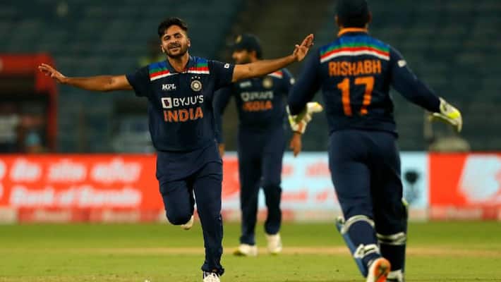T20 World Cup Shardul Thakur replaces Axar Patel in Team India squad kvn T20 World Cup Shardul Thakur replaces Axar Patel in Team India squad kvn