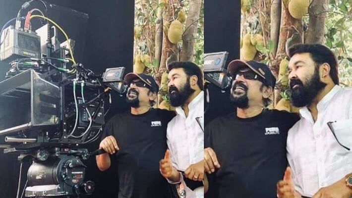 santhosh sivan share photo with mohanlal santhosh sivan share photo with mohanlal