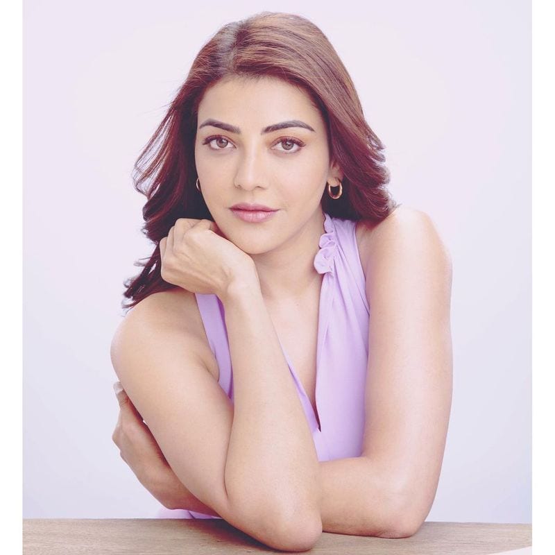 <p>திருமணத்திற்கு பிறகு கணவர் உடன் புதிய வீட்டில் குடியேறியது முதல் மாலத்தீவில் ஹனிமூனை என்ஜாய் செய்தது வரை குதூகலமான புகைப்படங்களை சோசியல் மீடியாவில் பகிர்ந்து வருகிறார். <br />
</p>