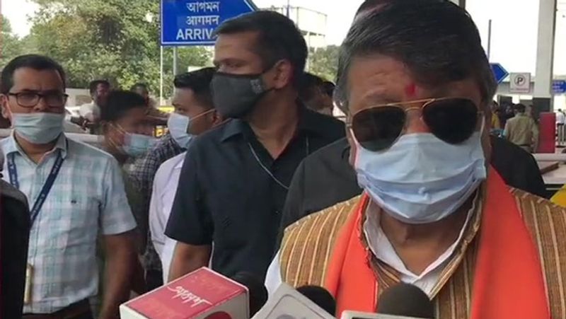 <p style="text-align: justify;">রবিবারও পিটিআই-কে দেওয়া এক সাক্ষাত্কারে বিজেপির জাতীয় সাধারণ সম্পাদক কৈলাস বিজয়বর্গীয় আরও একবার নিশ্চিত করে জানিয়েছেন, দূরদূরান্ত অবধি বাংলায় এনআরসি তৈরির কোনও পরিকল্পনা নেই গেরুয়া শিবিরের। তবে, নাগরিকত্ব সংশোধনী আইন বা সিএএ লাগু করা হবেই।</p>