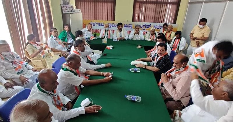 <p>ಸಭೆಯಲ್ಲಿ ಆರ್.ವಿ. ದೇಶಪಾಂಡೆ, ರಾಮಲಿಂಗಾ ರೆಡ್ಡಿ, ಎಸ್.ಆರ್.ಪಾಟೀಲ್, ಹೆಚ್.ಕೆ. ಪಾಟೀಲ್, ಜಮೀರ್ ಅಹ್ಮದ್ ಖಾನ್ ಸೇರಿದಂತೆ ಪ್ರಮುಖ ನಾಯಕರು ಭಾಗಿ</p>