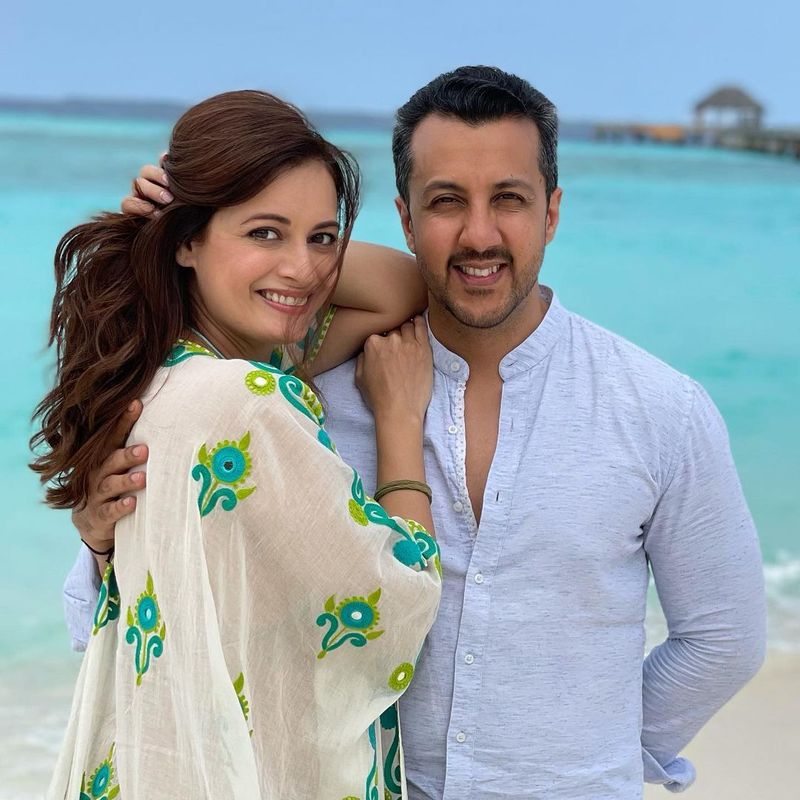 దియా మీర్జా బిజినెస్ మాన్ వైభవ్ రేఖీని ఫిబ్రవరి 15న వివాహం చేసుకున్నారు. మీర్జా, వైభవ్ లకు ఇది రెండవ వివాహం. పెళ్లిబందంతో ఒక్కటైన ఈ జంట హనీమూన్ అలా అందమైన సాగర తీరాలు కలిగిన మాల్దీవ్స్ లో ప్లాన్ చేశారు.
