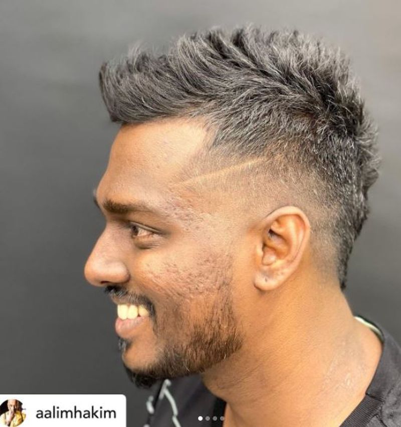 அட்லீயின் புதிய ஹேர் ஸ்டைலை பார்த்து, அவரது ரசிகர்கள் மற்றும் மனைவி ப்ரியா உள்ளிட்ட பலர் லைக்குகளை குவித்து வருகிறார்கள்.