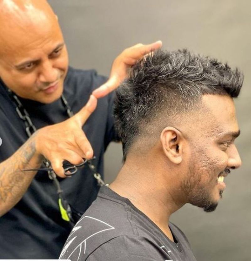 அட்லீ செம்ம ஸ்டைலிஷான ஹேர் ஸ்டைலில் வெளியிட்டு புகைப்படங்கள் சமுக வலைத்தளத்தையே தெறிக்க விட்டு வருகிறது. 