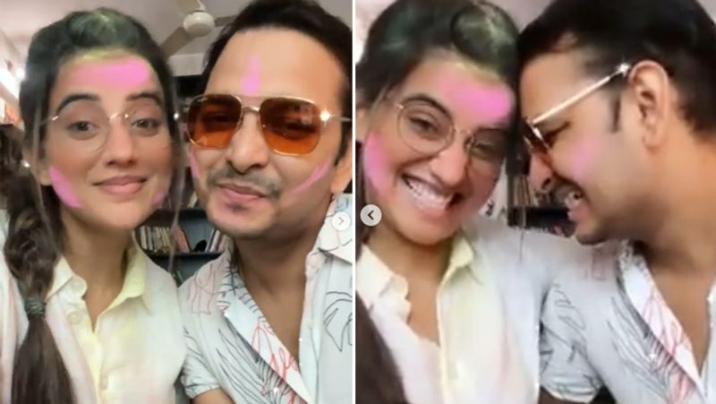 वहीं, अक्षरा सिंह ने भी इंस्टाग्राम पर दोस्त के साथ फोटो शेयर की है। फोटो शेयर करने के साथ ही उन्होंने कैप्शन लिखा, 'होली का पहला रंग मेरा सखी के संग।'