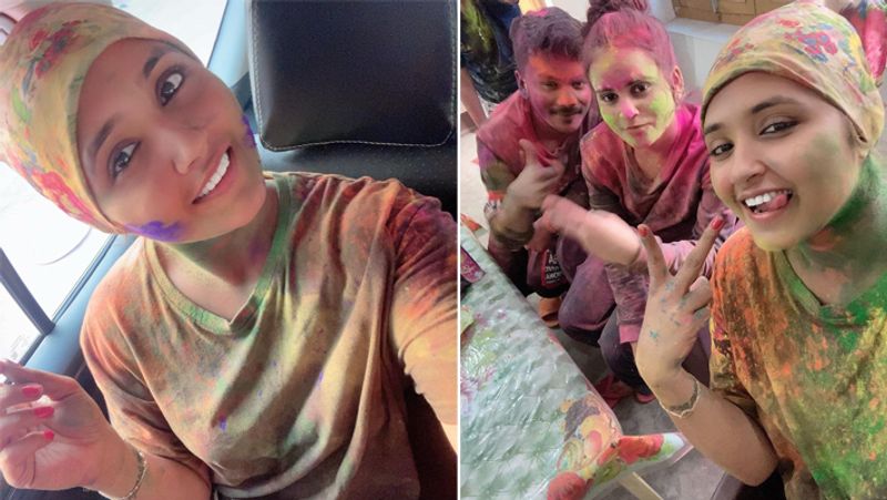 खेसारी लाल यादव संग भोजपुरी में जोड़ी जमाने वाली एक्ट्रेस काजल राघवानी ने होली के मौके पर दोस्तों के साथ फोटो शेयर की है। इसमें रंगों से रंगी हुई नजर आ रही हैं। फोटो शेयर करने के साथ ही उन्होंने कैप्शन लिखा, 'काजल राघवानी की पलटन के साथ मेरी पहली होली।'