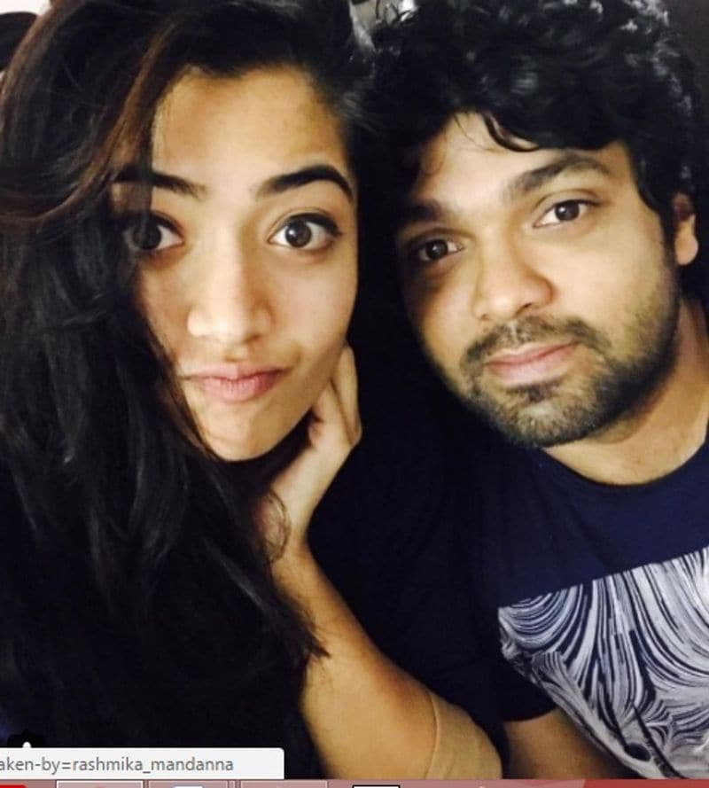 అయితే రష్మిక తల్లి సుమన్ మందాన మాత్రం ఓ సందర్భంలో.. కెరీర్ కోసం పరస్పర అవగాహనతో వారు విడిపోయారని వివరణ ఇచ్చారు.