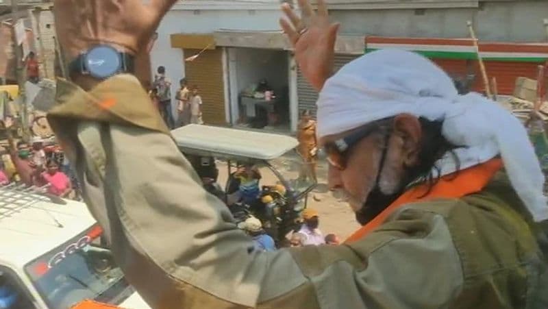 रोड शो के दौरान मिथुन चक्रवर्ती ने मीडिया से बातचीत में ईवीएम पर सवाल उठाने को लेकर ममता बनर्जी पर निशाना साधा। गृह मंत्री अमित शाह ने प बंगाल में पहले चरण की 30 में 26 सीटें जीतने दावा किया था। इसके बाद ममता ने ईवीएम पर सवाल उठाते हुए शाह को 2 मई तक इंतजार करने के लिए कहा था। 
