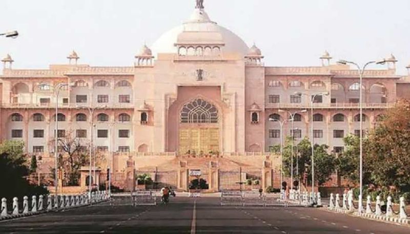 यहां की 22 रियासतों और ठिकानों में एक रियासत अजमेर मेरवाड़ा प्रांत को छोड़कर सभी पर देशी राजा-महाराजाओं का ही राज था। अजमेर-मेरवाड़ा प्रांत पर अंग्रेजों का कब्जा था। इस कारण ये सीधे ही स्वतंत्र भारत में आ जाती, मगर शेष 21 रियासतों का विलय कर ‘राजस्थान' बनाया जाना था।
