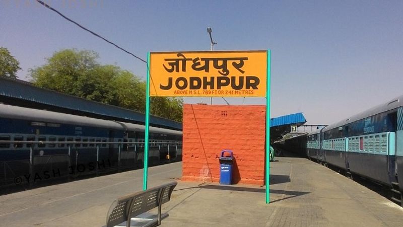 जोधपुर के राजकुमार अजीत सिंह को औरंगजेब से बचाने के लिए वे उन्हें अपनी नवजात राजकुमारी की जगह छुपाकर लाई थीं। इन सब के अलावा आज भी राजस्थान की ये धरती भारतीय सेना को बड़ा संख्या में सैन्य कर्मी उपलब्ध कराती है।
