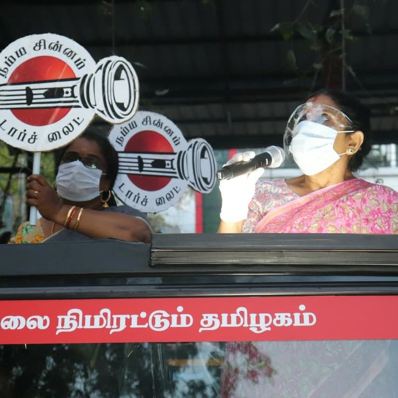 அப்போது தொகுதியின் பிரச்சனைகள் அனைத்தையும் நிச்சயம் ஒவ்வொன்றாக செய்து முடிப்போம். ஒரு பெண்ணாக உங்களுடைய தொகுதி பிரச்சனைகளுக்கு நான் எப்போதும் குரல் கொடுப்பேன். தோற்றாலும் குரல் கொடுப்பேன். எனக்கு ஓட்டு போட்டு எம்எல்ஏ ஆக்கினீர்கள் என்றால் நான் சட்டமன்றத்தில் உங்கள் பிரச்சனைக்காக கர்ஜிப்பேன். ஆனால் எனக்கு ஓட்டு போடவில்லை என்றால் ‘மியாவ்’ என சின்னதாக தான் குரல் கொடுக்க முடியும் எனக்கூறினார். 